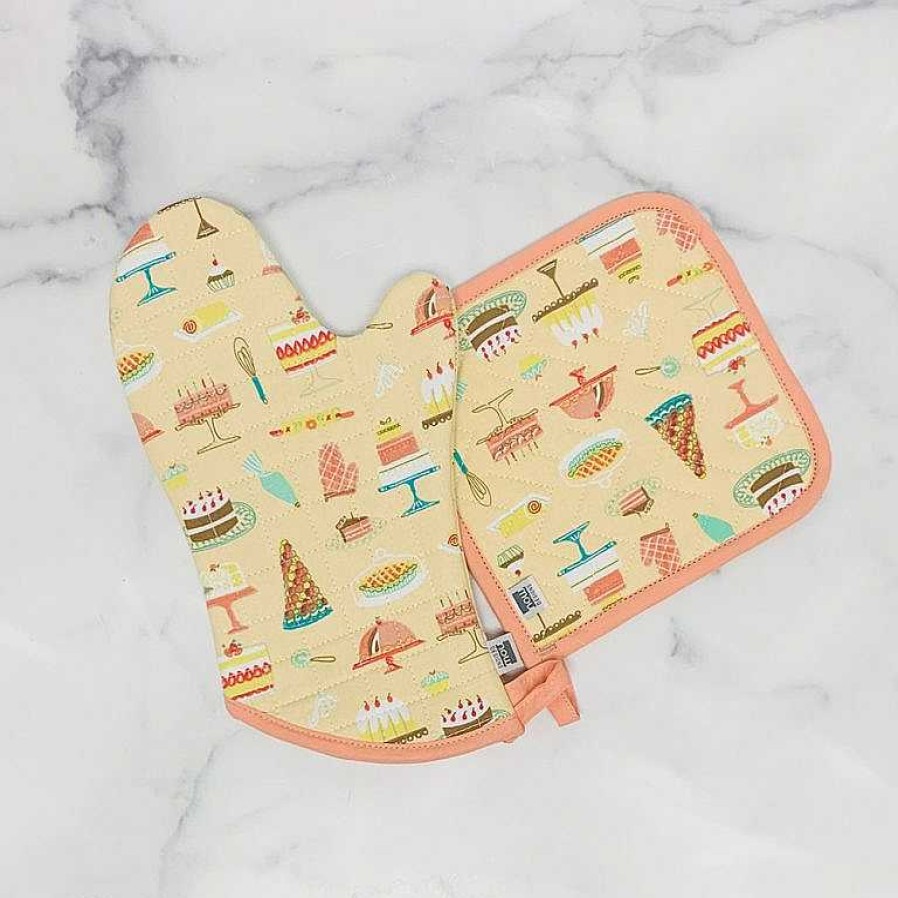 Kitchen Relish Decor | Pot Holder Oven Mitt Set - Cake Walk